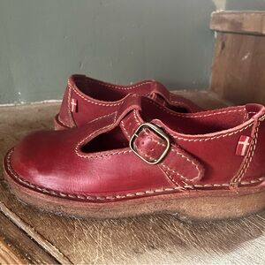 Duckfeet Mary Janes 37